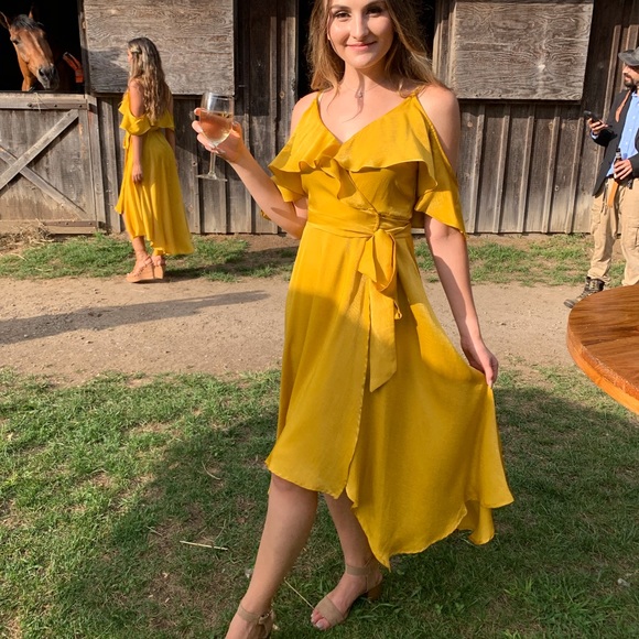 Lulu’s Yellow Flowy Dress! - Picture 3 of 6